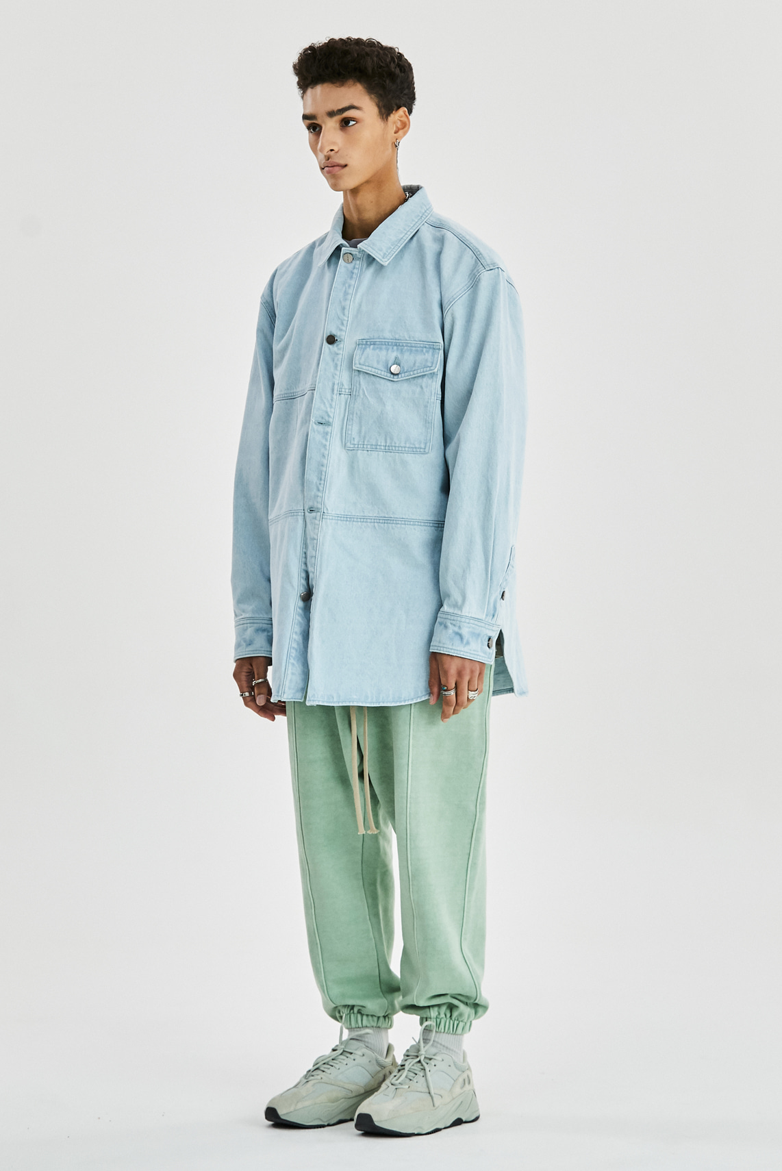 서브트렉트 컬러 워싱 오버핏 데님 셔츠 자켓 (라이트블루)